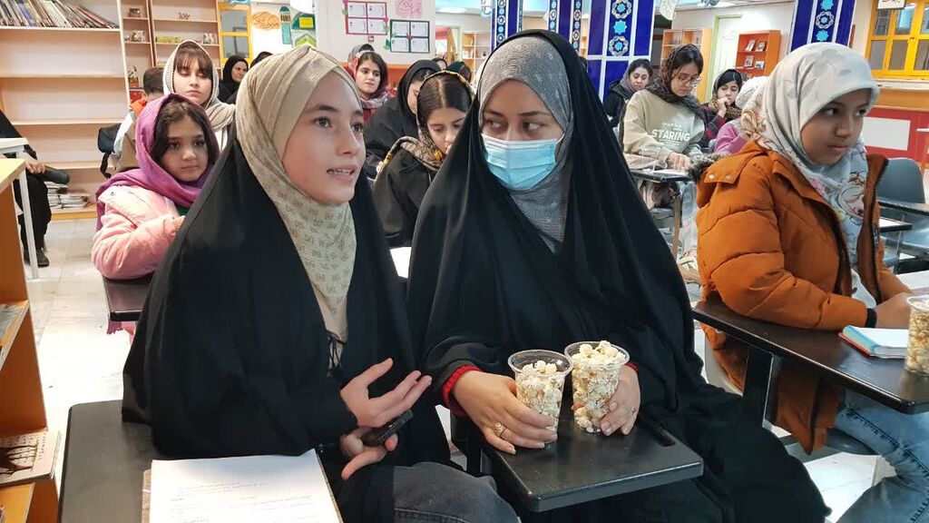 نشست دوپنجره در کانون کرمانشاه با حضور غلام‌رضا بکتاش شاعر و نویسنده بنام