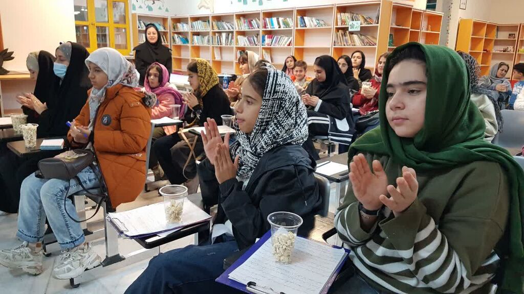 نشست دوپنجره در کانون کرمانشاه با حضور غلامرضا بکتاش شاعر و نویسنده بنام