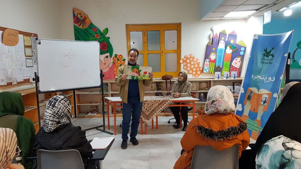 نشست دوپنجره در کانون کرمانشاه با حضور غلامرضا بکتاش شاعر و نویسنده بنام