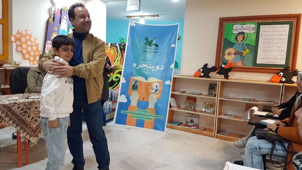 نشست دوپنجره در کانون کرمانشاه با حضور غلامرضا بکتاش شاعر و نویسنده بنام