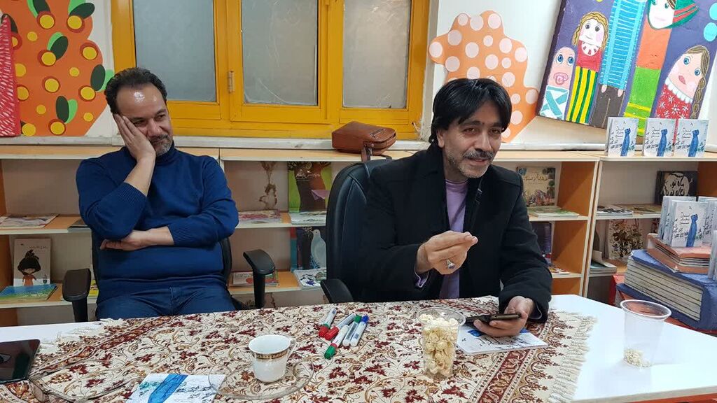 نشست دوپنجره در کانون کرمانشاه با حضور غلامرضا بکتاش شاعر و نویسنده بنام
