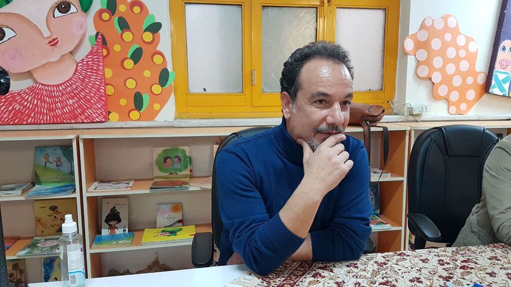 نشست دوپنجره در کانون کرمانشاه با حضور غلام‌رضا بکتاش شاعر و نویسنده بنام