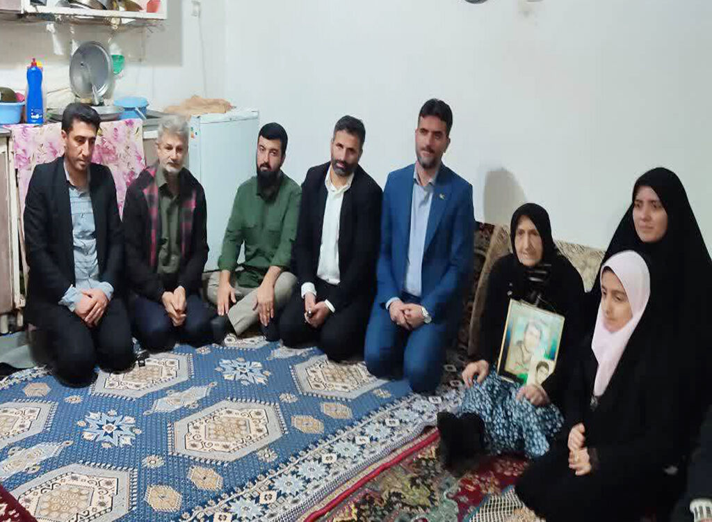 مادر گرانقدر شهید رضا مومنی طارمسری تجلیلشد