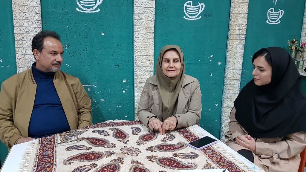 نشست مربیان و اولیای مدارس با غلامرضا بکتاش در کانون کرمانشاه