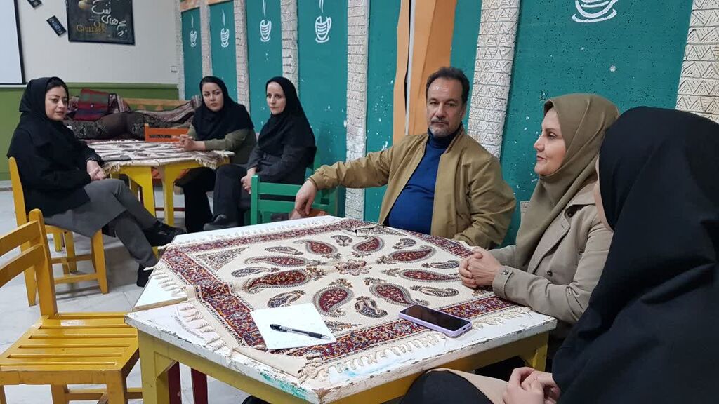 نشست مربیان و اولیای مدارس با غلام‌رضا بکتاش در کانون کرمانشاه