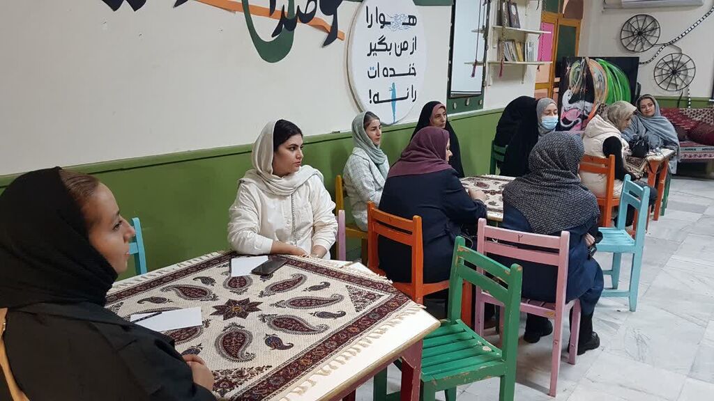 نشست مربیان و اولیای مدارس با غلام‌رضا بکتاش در کانون کرمانشاه