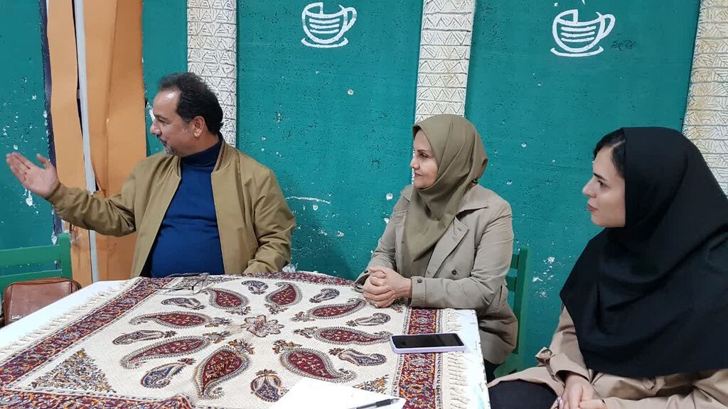 نشست مربیان و اولیای مدارس با غلام‌رضا بکتاش در کانون کرمانشاه