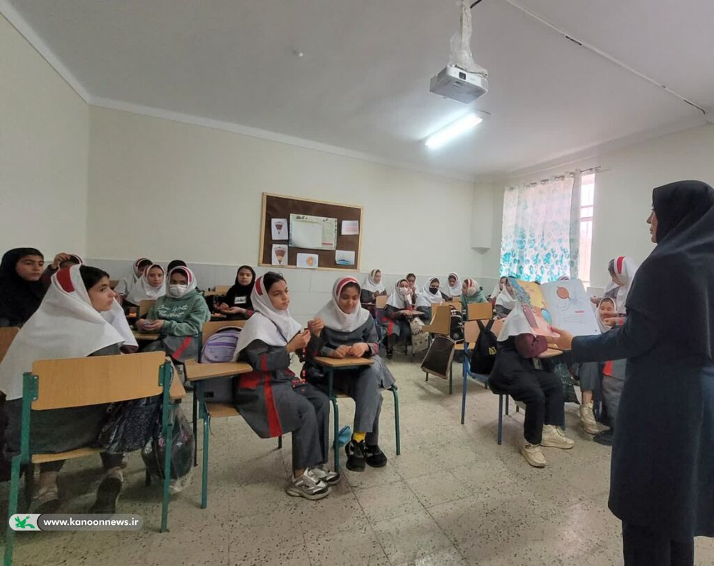 شکوفه‌های شادمانی در زرّین‌آباد؛ پویش ساخت تسبیح به مناسبت میلاد حضرت فاطمه زهرا(س)