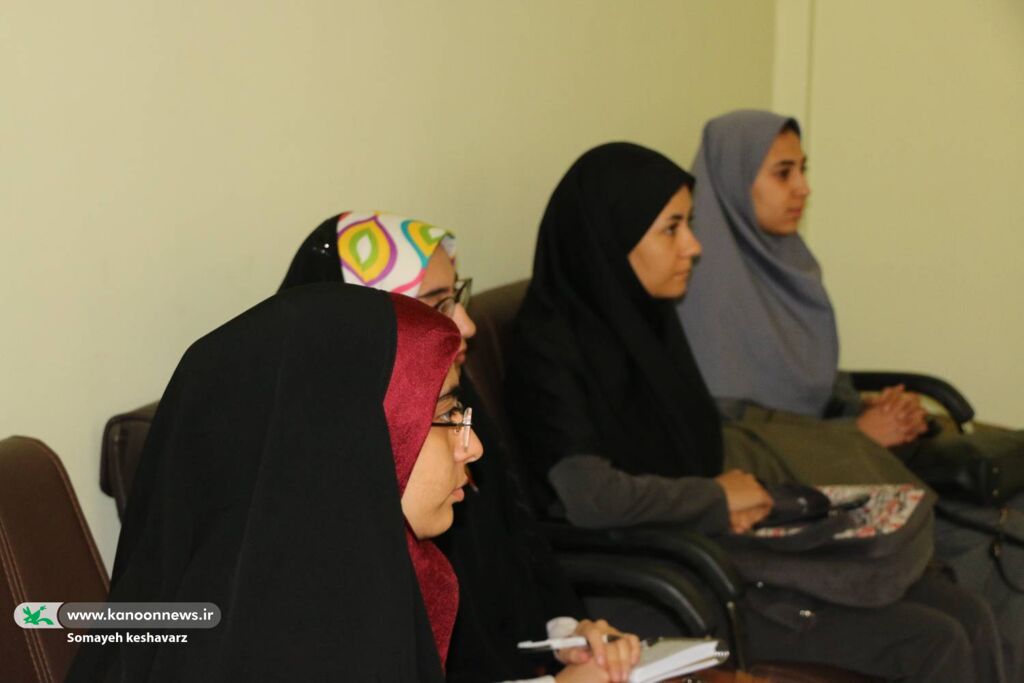 نشست دانشجومعلمان با کارشناس آفرینشهای ادبی استان فارس