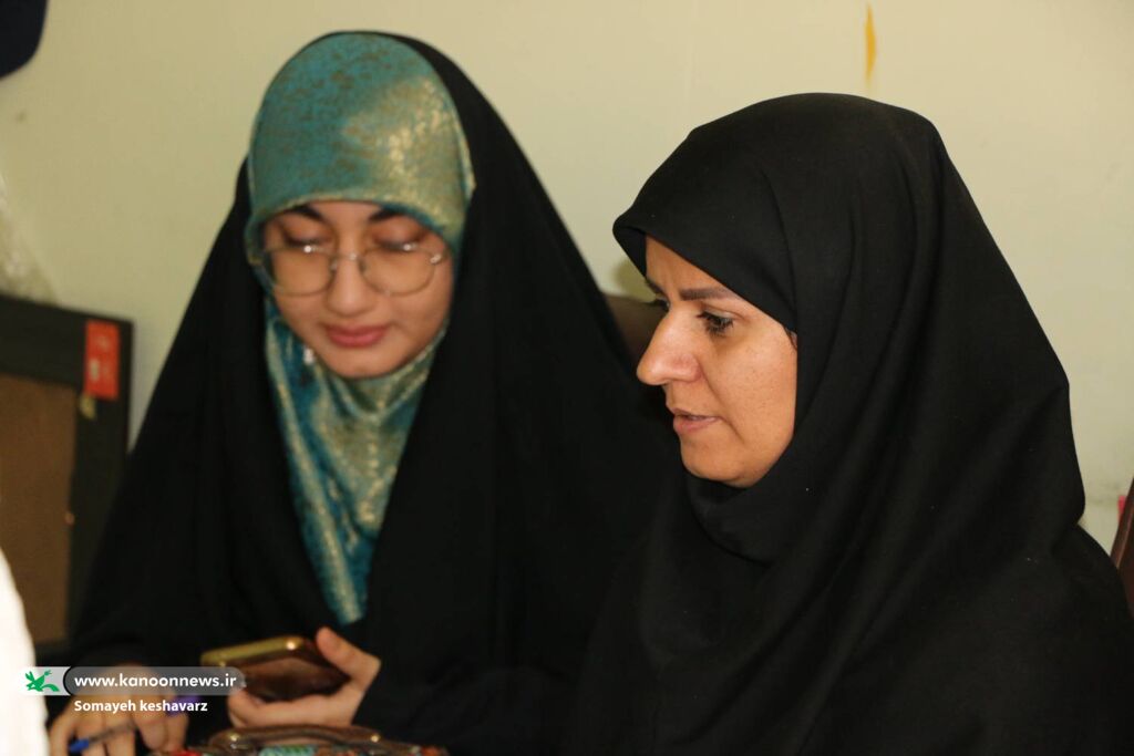 نشست دانشجومعلمان با کارشناس آفرینشهای ادبی استان فارس