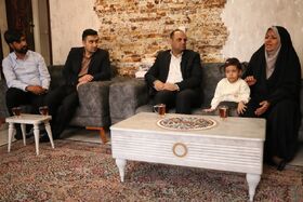 دیدار مدیرکل کانون استان کرمان با مادر شهید نوجوان محمد طاقدیری