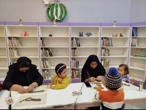 شکوفه‌های شادمانی؛ پویش ساخت تسبیح به  مناسبت میلاد حضرت فاطمه‌زهرا(س) در مراکز کانون استان اصفهان