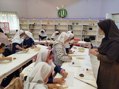 شکوفه‌های شادمانی؛ پویش ساخت تسبیح به  مناسبت میلاد حضرت فاطمه‌زهرا(س) در مراکز کانون استان اصفهان