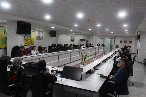 نشست ادبی «دو پنجره» با حضور افسانه شعبان نژاد در تبریز