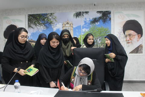 نشست ادبی «دو پنجره» با حضور افسانه شعبان نژاد در تبریز