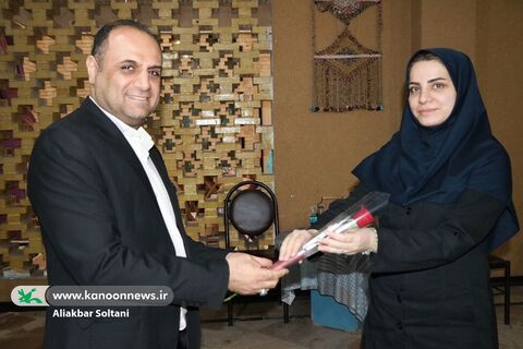 تقدیر مدیرکل کانون استان کرمان از کارکنان زن به مناسبت ولادت حضرت زهرا(س) و روز مقام زن