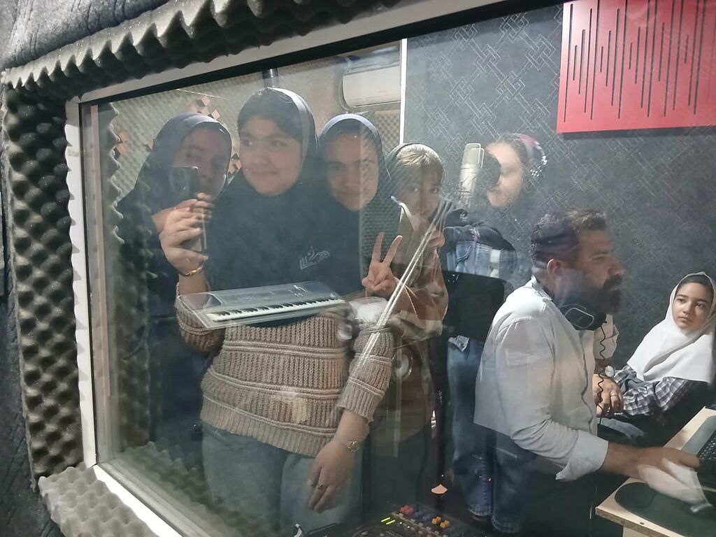 ضبط سرود "سرزمین مادری" در مرکز پاوه