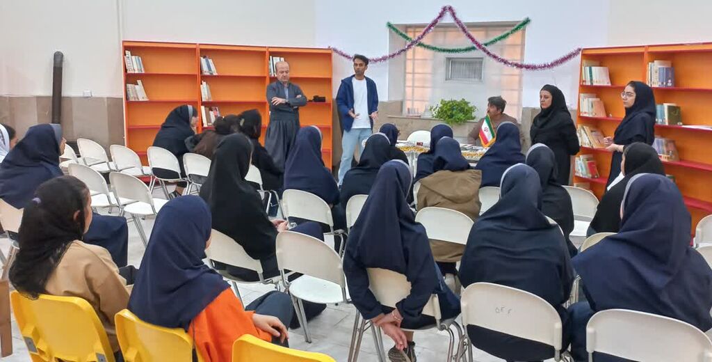 ضبط سرود "سرزمین مادری" در مرکز پاوه