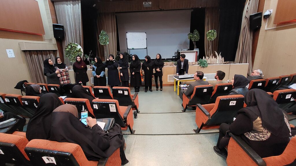 برگزاری کارگاه آموزش تخصصی تربیت مربی سرود به مناسبت هفته پژوهش در زنجان