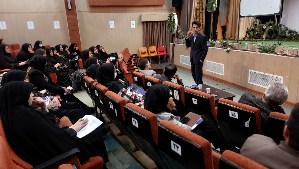 برگزاری کارگاه آموزش تخصصی تربیت مربی سرود به مناسبت هفته پژوهش در زنجان