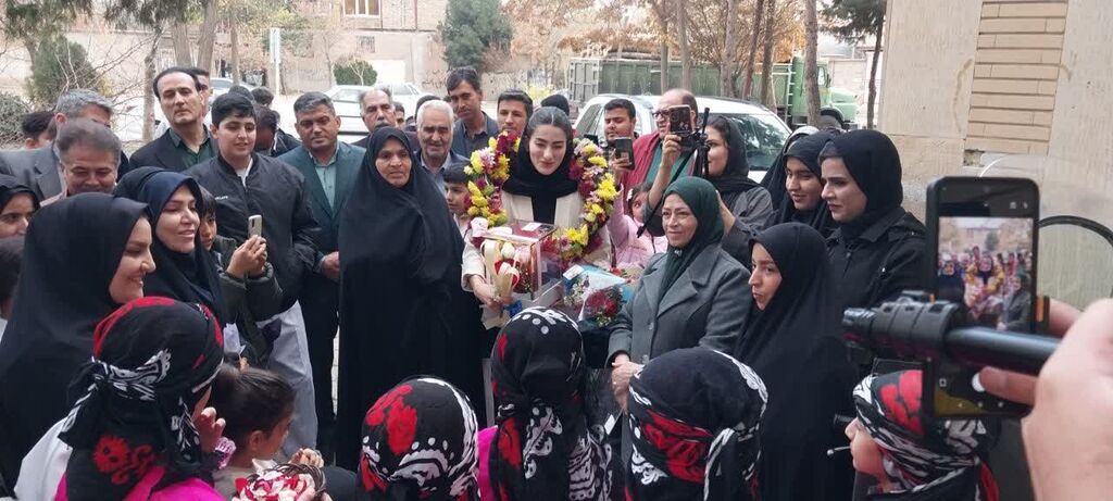 نقش‌آفرینی اعضای مرکز هرسین در آیین تجلیل از زنان اثرگذار