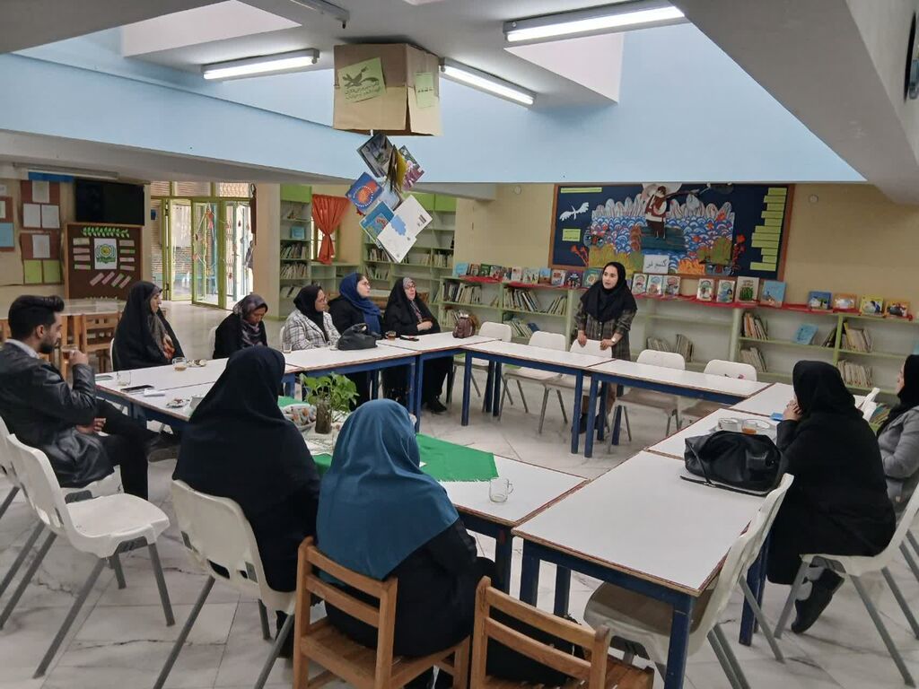 نشست «بالهای پر از نور» به مناسبت هفته معلولین و تکریم مقام مادر در مرکز فرهنگی هنری شماره دو سمنان برگزار شد