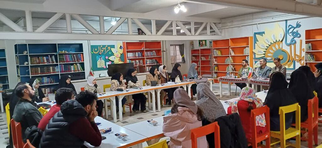 برگزاری چهارمین انجمن ادبی کانون استان با حضور حسین دهلوی، شاعر کشور