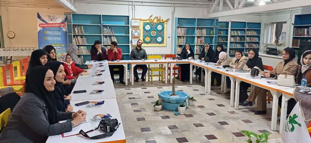 برگزاری چهارمین انجمن ادبی کانون استان با حضور حسین دهلوی، شاعر کشور