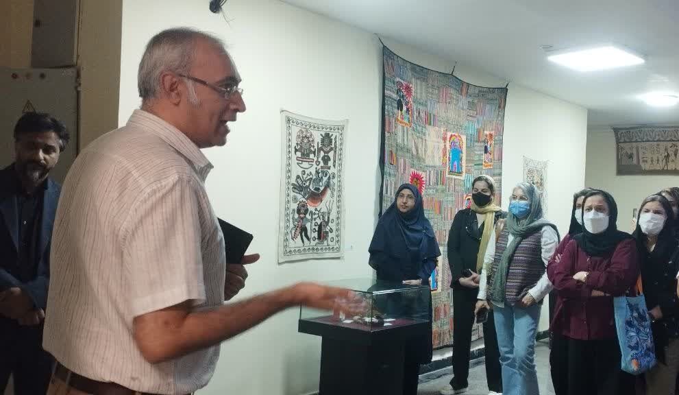 بازدید اعضا و مربیان کانون بندرعباس از موزه سیار