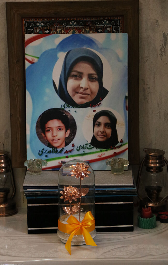 دیدار مدیرکل کانون استان کرمان با مادر شهید نوجوان محمد طاقدیری