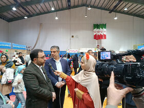 گفتگو مدیرعامل کانون پرورش فکری در نمایشگاه بازی و اسباب بازی ها در اراک