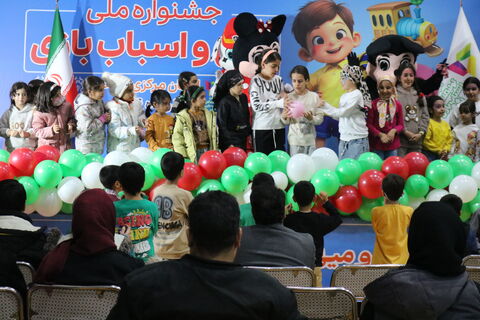 کودکان در نمایشگاه اسباب بازی_مرکزی