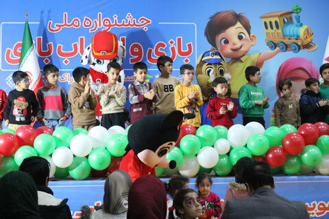 کودکان در نمایشگاه اسباب بازی_مرکزی