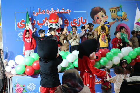 کودکان در نمایشگاه اسباب بازی_مرکزی