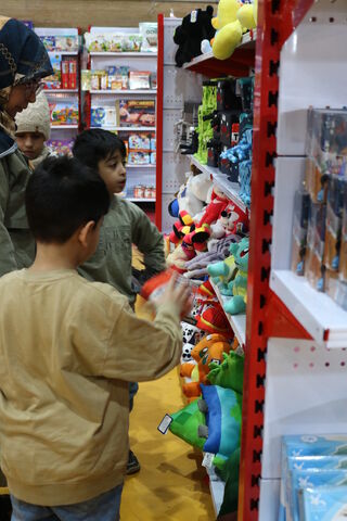 کودکان در نمایشگاه اسباب بازی_مرکزی