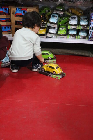 کودکان در نمایشگاه اسباب بازی_مرکزی