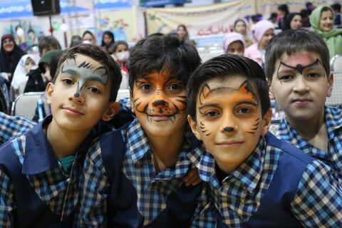 کودکان در نمایشگاه اسباب بازی_مرکزی