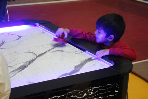 کودکان در نمایشگاه اسباب بازی_مرکزی