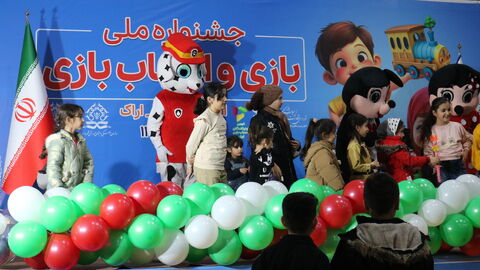 کودکان در نمایشگاه اسباب بازی_مرکزی