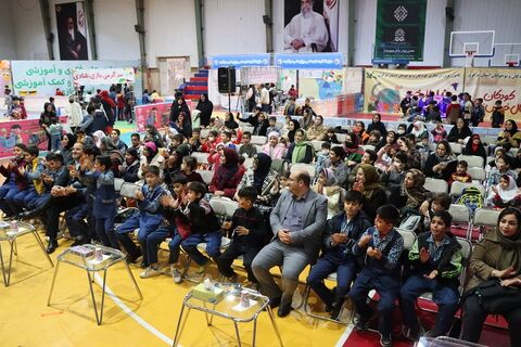 کودکان در نمایشگاه اسباب بازی_مرکزی