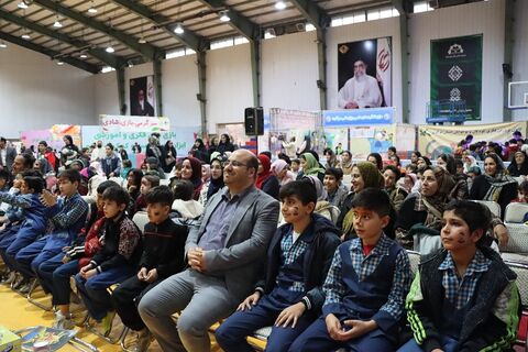 کودکان در نمایشگاه اسباب بازی_مرکزی