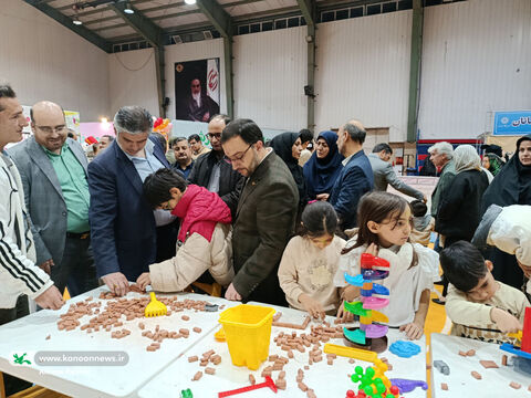 بازدید مدیرعامل کانون از رویداد استانی بازی و اسباب‌بازی در اراک
