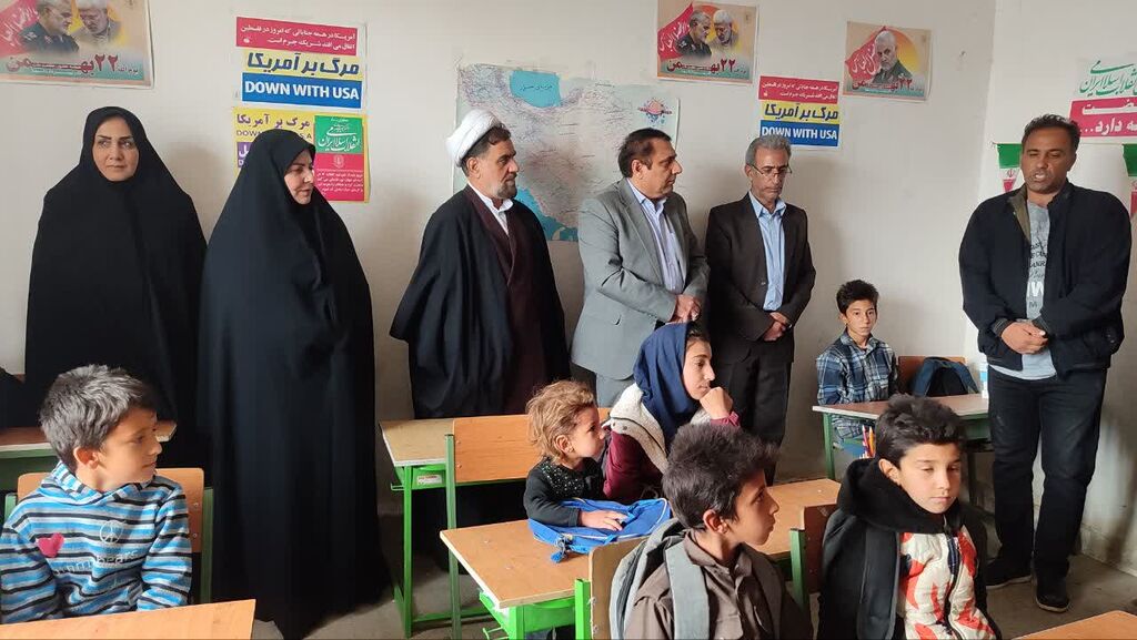 اهدای بسته فرهنگی به کودکان مدارس عشایری هلیلان