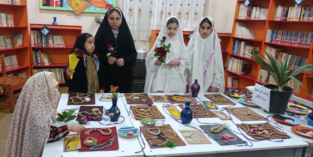 بازگشایی نمایشگاه پویش ملی «تسبیح» و صنایع دستی والدین مرکز کنگاور