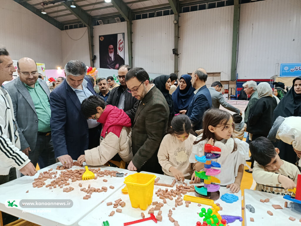 بازدید مدیرعامل کانون از رویداد استانی بازی و اسباببازی در اراک گسترش عدالت فرهنگی با برگزاری جشنوارههای اسباببازی در استانها