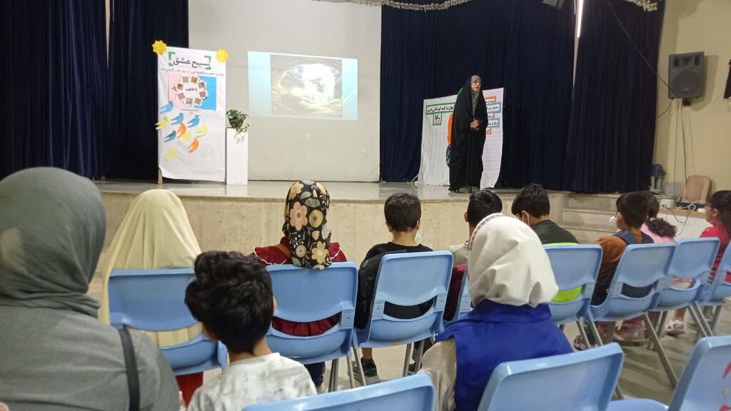 برگزاری ویژه برنامه گرامیداشت روز زن و مقام مادر در مرکز گلشهر بندرعباس