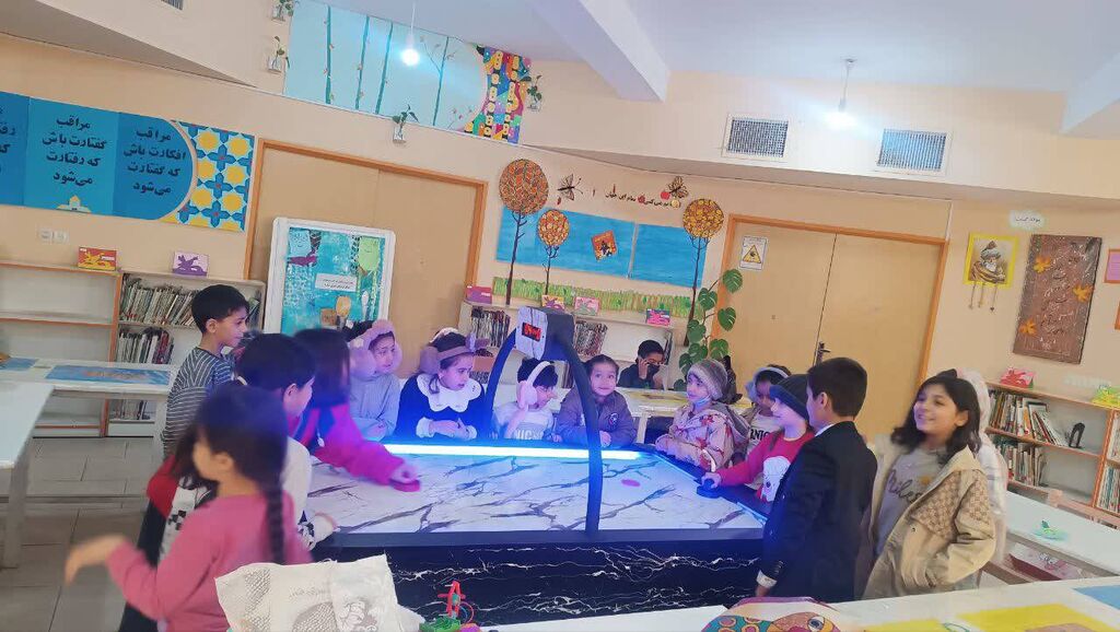 کودکان کانون مرکز صدرا با شعر و کاردستی مهر مادر را در روز ولادت حضرت زهرا(س) روایت کردند
