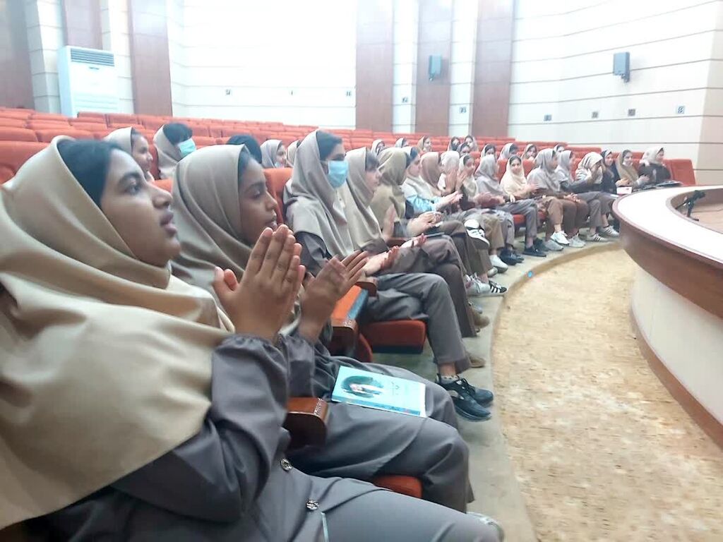 اجرای ویژه‌برنامه بهترین دختر پدر در مجتمع آفرینش بندرعابس