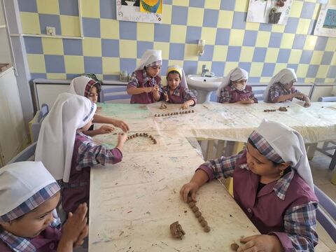 شکوفه‌های شادمانی؛ پویش ساخت تسبیح به مناسبت میلاد حضرت فاطمه‌زهرا(س) در مراکز کانون استان اصفهان/ قسمت دوم