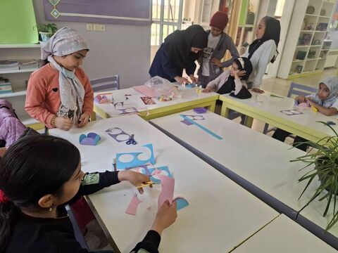 شکوفه‌های شادمانی؛ پویش ساخت تسبیح به مناسبت میلاد حضرت فاطمه‌زهرا(س) در مراکز کانون استان اصفهان/ قسمت دوم